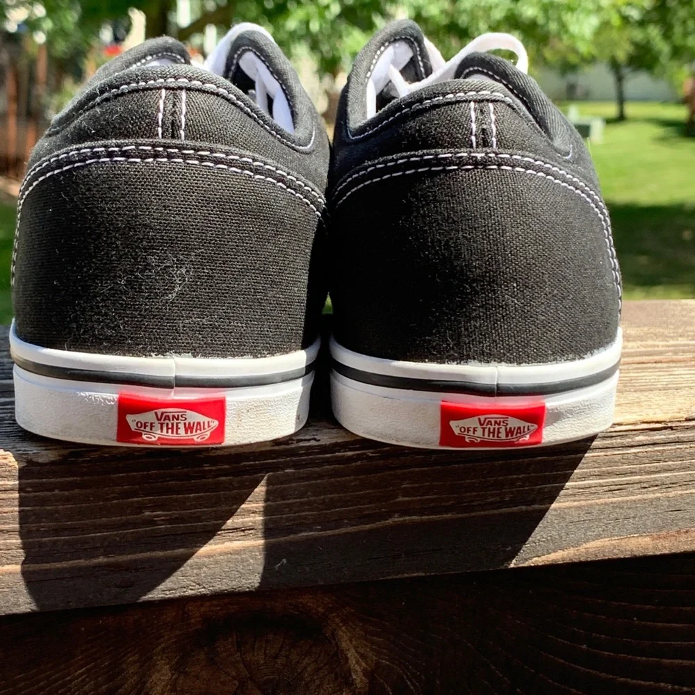 Vans Authentic Low Top Sneakers in Black